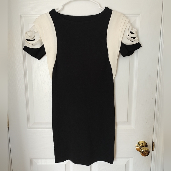 Black knit rosette sleeve bodycon dress - Picture 5 of 7